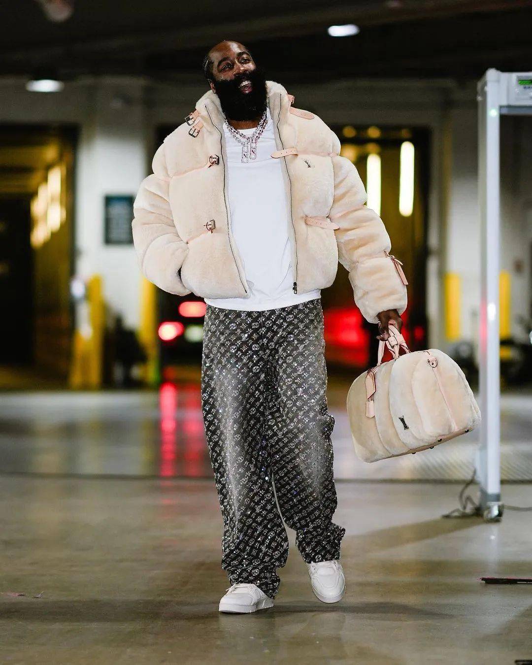 今晚社区盾焦点战；孟菲斯灰熊官宣签约；质疑声仍在；心理建设被强调的简单介绍-AYX爱游戏中国